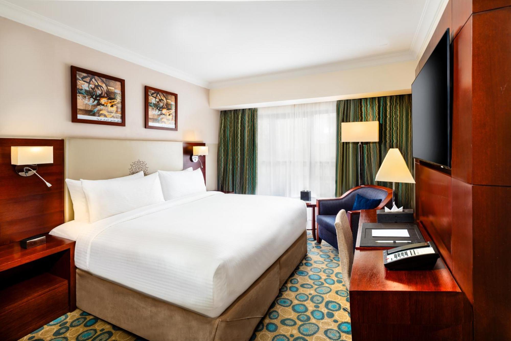 Classic Room King bed City View