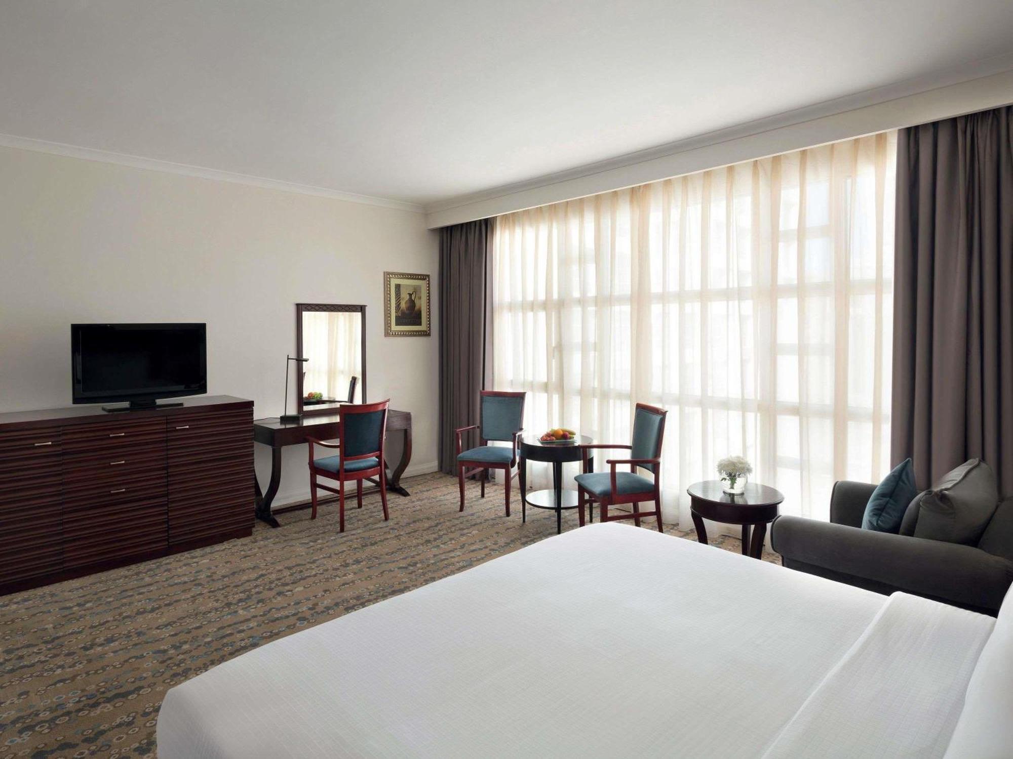 Chambre Lit King-Size Exécutive - Vue sur Tour